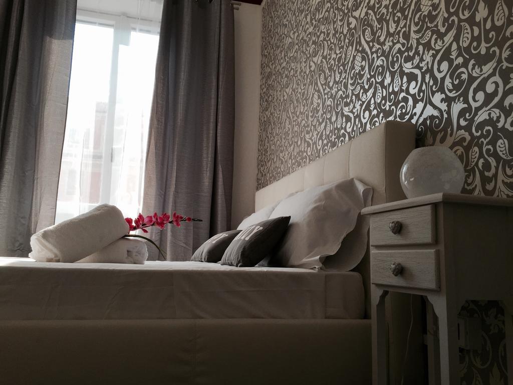 Elizabeth Apartment Rome